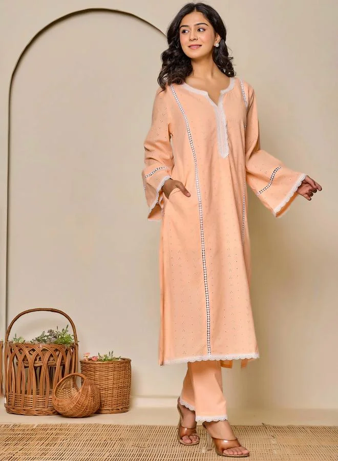 ملائم طقم كورتا قطن نقي مطرز باللون البرتقالي الباستيل